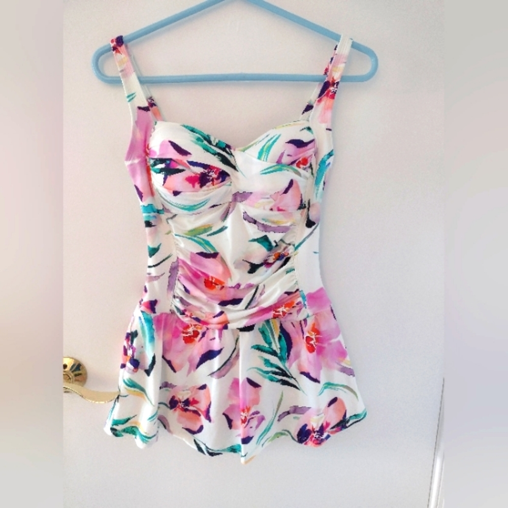 NWOT Liz Claiborne swimdress